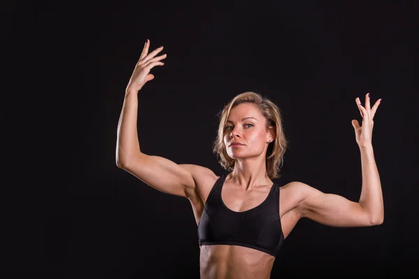 Woman shows her muscles — Stock Photo, Image