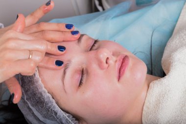 kadın kozmetik yüz tedavisi