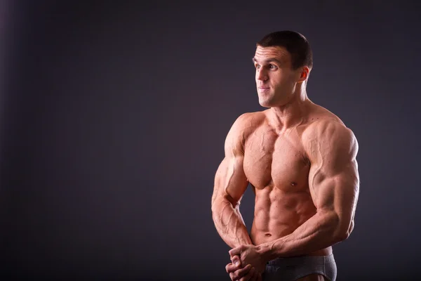 Muscular man bodybuilder — Stock Photo, Image