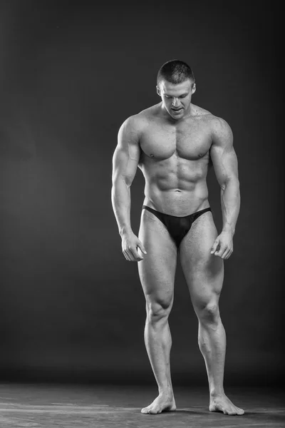 Muscular man bodybuilder — Stock Photo, Image