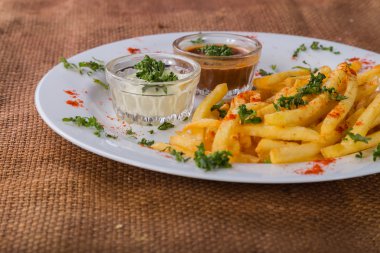 Tabakta patates kızartması