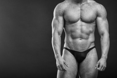 kaslı adam vücut geliştirmeci