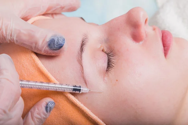 Woman having cosmetic facial treatments — Stock Photo, Image