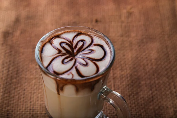 Latte koffie op de tabel — Stockfoto