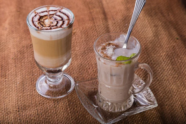 Latte Coffee auf dem Tisch — Stockfoto