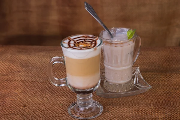 Latte Coffee auf dem Tisch — Stockfoto