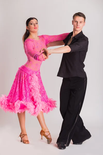 Man en vrouw doen van de stappen van de dans — Stockfoto