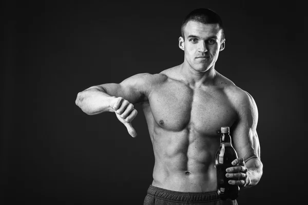 Muscular guy with a beer — Stock Photo, Image