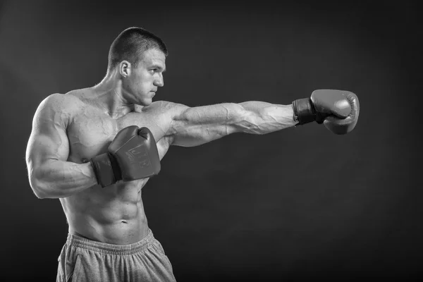 O homem de luvas de boxe — Fotografia de Stock