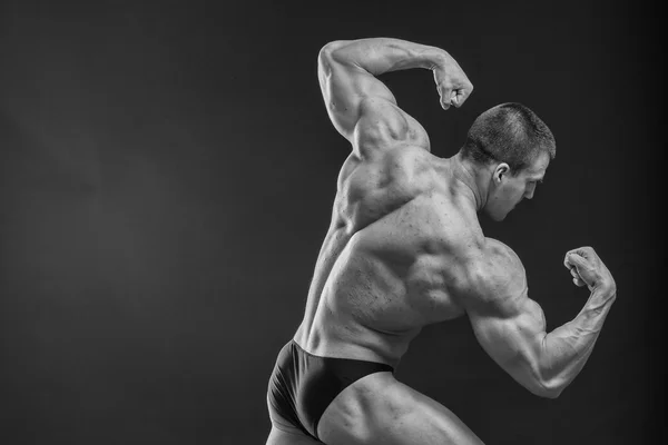 Muscular hombre culturista —  Fotos de Stock