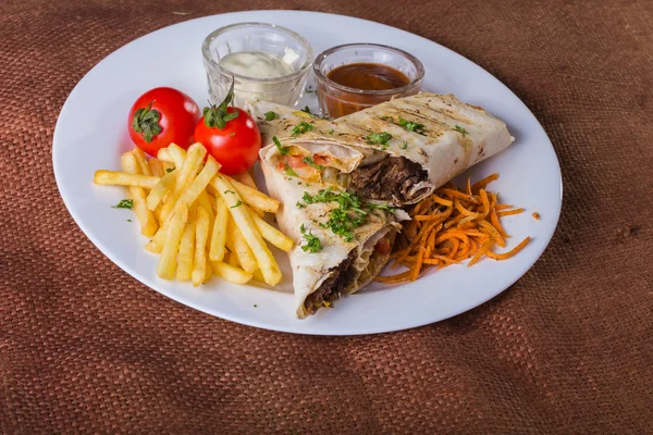 Shawarma with vegetables and potatoes — Stock Photo, Image