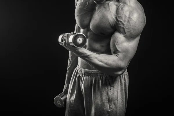 Bodybuilder shows his muscles — Stock Photo, Image