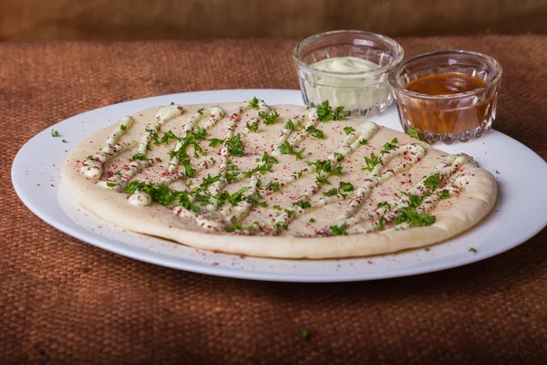 Graan brood met saus — Stockfoto