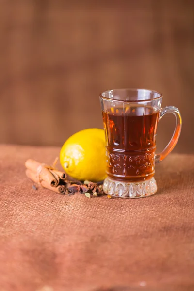 Delicioso té con limón — Foto de Stock