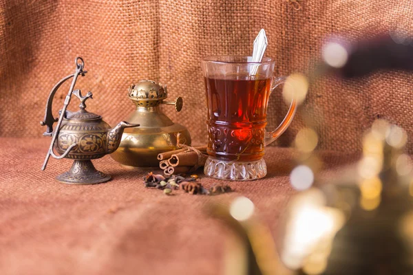 Té fragante en la mesa — Foto de Stock