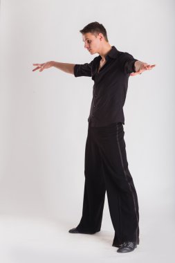Yakışıklı balo salonu dansçı
