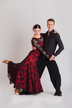 Pozlar dans balo salonu dansçılar