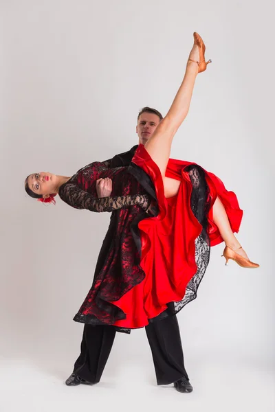Bailarines de salón en poses de baile —  Fotos de Stock