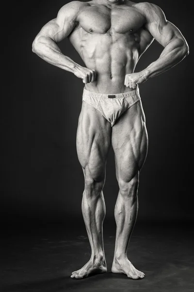 Bodybuilder δείχνει τους μυς του — Φωτογραφία Αρχείου