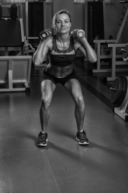 sarışın jimnastik salonu kas vücut trenler