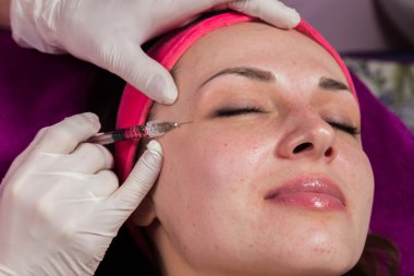 kadın kozmetik yüz tedavisi