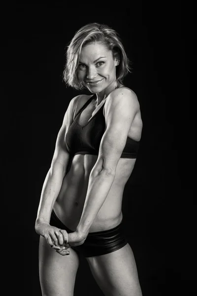 Bodybuilder woman shows her muscles — Stock Photo, Image