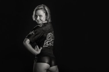 Atletik seksi sarışın