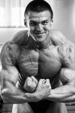 vücut kasları spor salonunda gösterilen