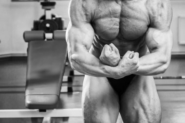 vücut kasları spor salonunda gösterilen
