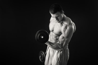 Atletik erkek ile Halter egzersiz