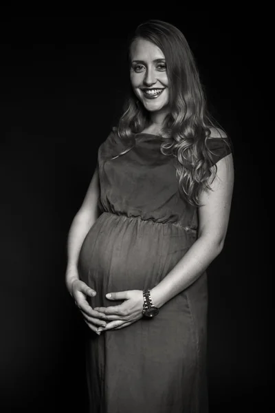 Unga gravid kvinna — Stockfoto