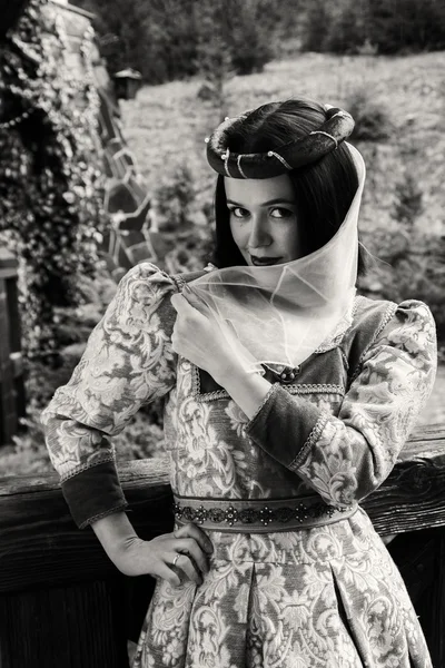Kobieta w średniowiecznym stroju — Zdjęcie stockowe