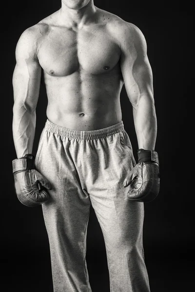 권투 장갑에 운동 남자 — 스톡 사진