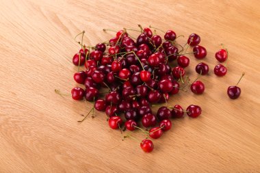 kırmızı taze kiraz