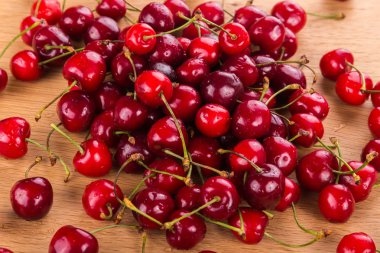 kırmızı taze kiraz