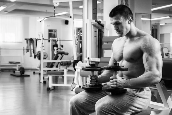 Man exercising with dumbbells — Stock Photo, Image