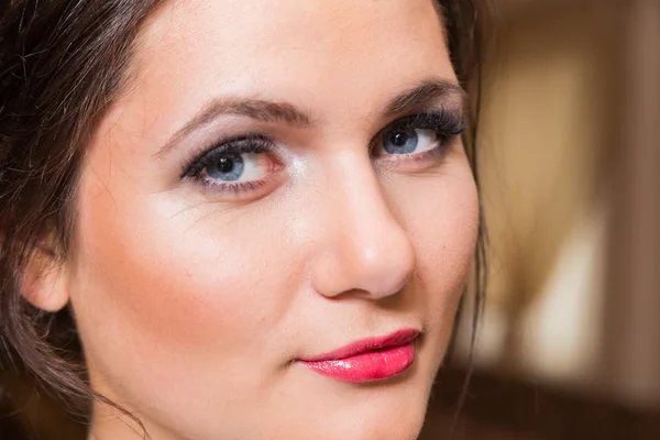 Bellissimo modello con trucco professionale — Foto Stock