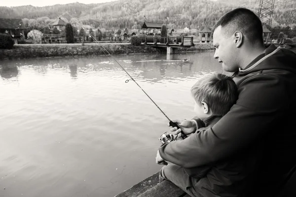 Padre e figlio pesca — Foto Stock