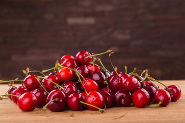 kırmızı taze kiraz