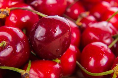 kırmızı taze kiraz
