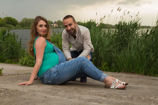 Familie wachten voor baby — Stockfoto