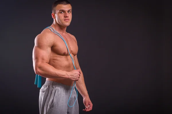 Man holding skipping rope — Stock Photo, Image