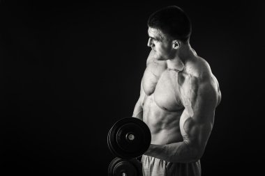 Egzersiz halter kılıyor