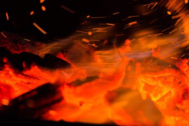 Fotoğraf gece şenlik ateşi