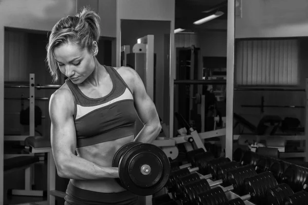 Mujer haciendo ejercicio — Foto de Stock