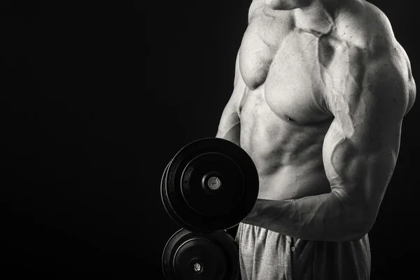 Hombre haciendo ejercicio con pesas —  Fotos de Stock