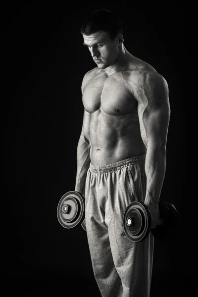 Hombre haciendo ejercicio con pesas — Foto de Stock