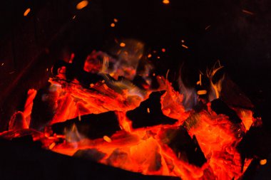 Fotoğraf gece şenlik ateşi