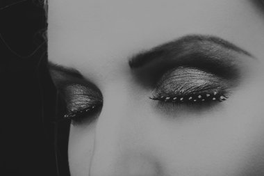 Güzel bir kız profesyonel makyaj