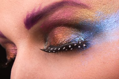 Güzel bir kız profesyonel makyaj